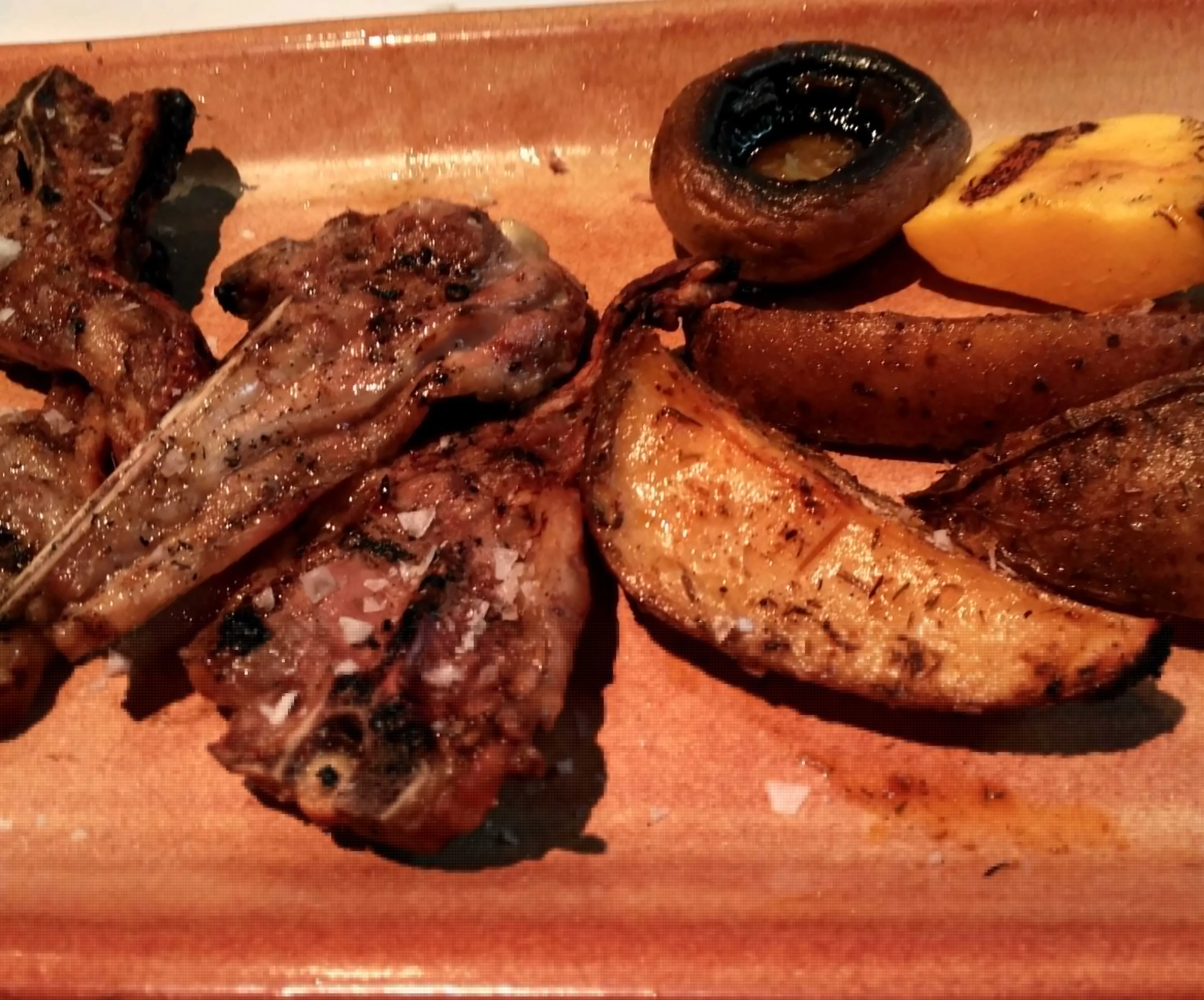Restaurante Palacio de Gallego, Baeza. Chuletitas de cabrito a la brasa